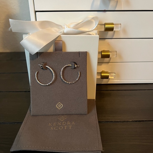 Kendra Scott Cybil Earrings - Picture 4 of 6